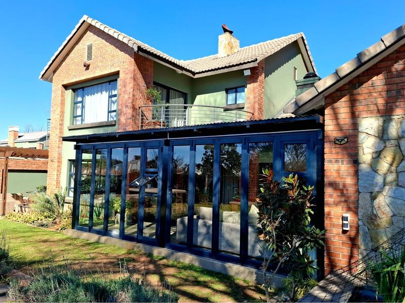 Architectural Elegance Meets Family Functionality - Modern Masterpiece on Corner Stand in Groenkol - Photo 2