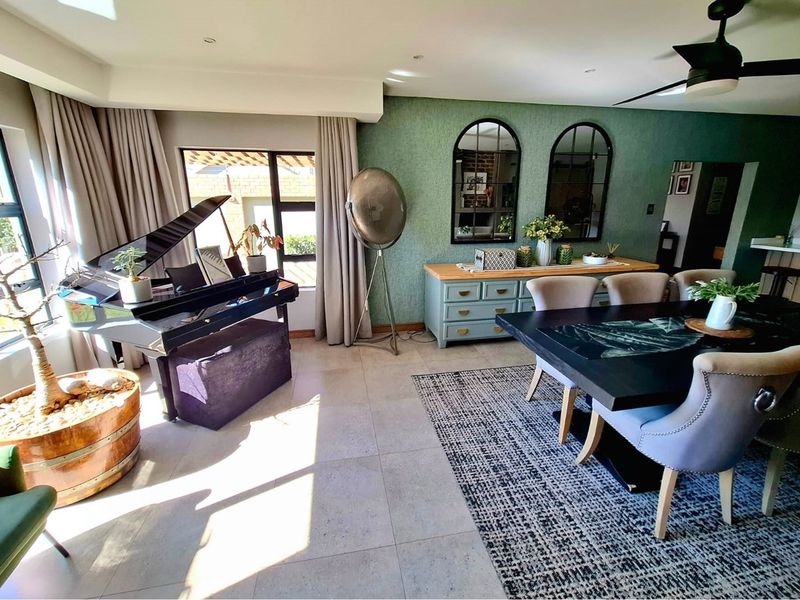 Architectural Elegance Meets Family Functionality - Modern Masterpiece on Corner Stand in Groenkol - Photo 6