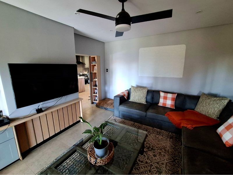 Architectural Elegance Meets Family Functionality - Modern Masterpiece on Corner Stand in Groenkol - Photo 8