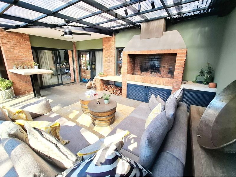 Architectural Elegance Meets Family Functionality - Modern Masterpiece on Corner Stand in Groenkol - Photo 9