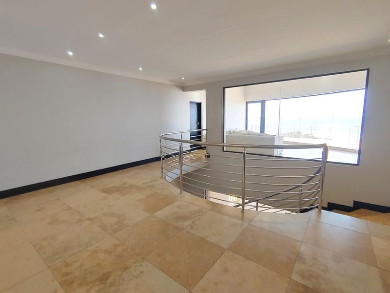 Stunning Modern Living in Ridge Road, La Lucia - Photo 3