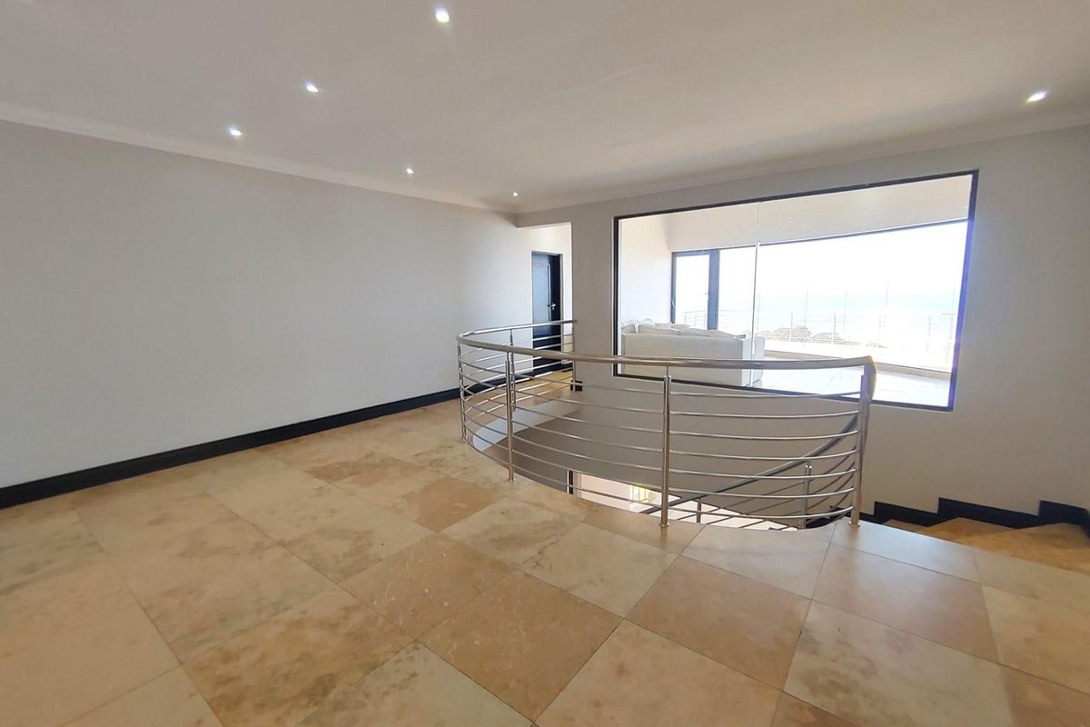 Stunning Modern Living in Ridge Road, La Lucia - Photo 3