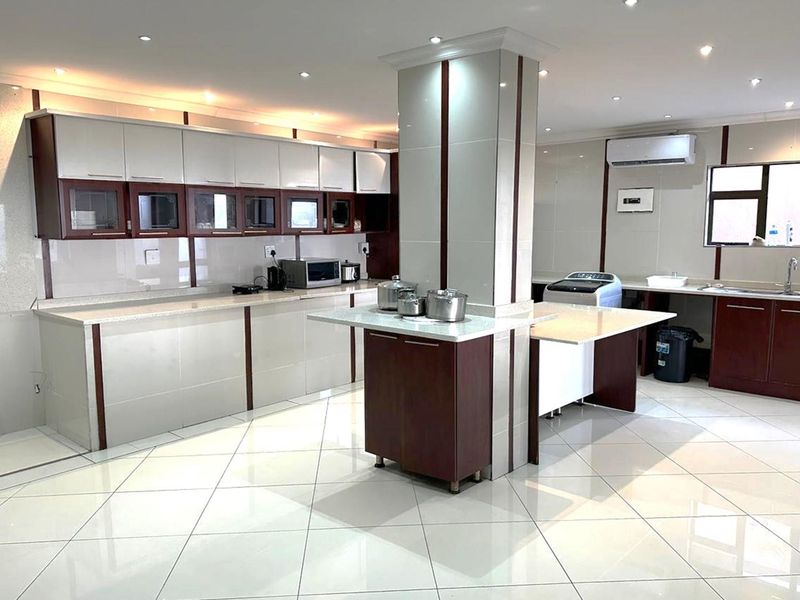 Stunning Modern Living in Ridge Road, La Lucia - Photo 6