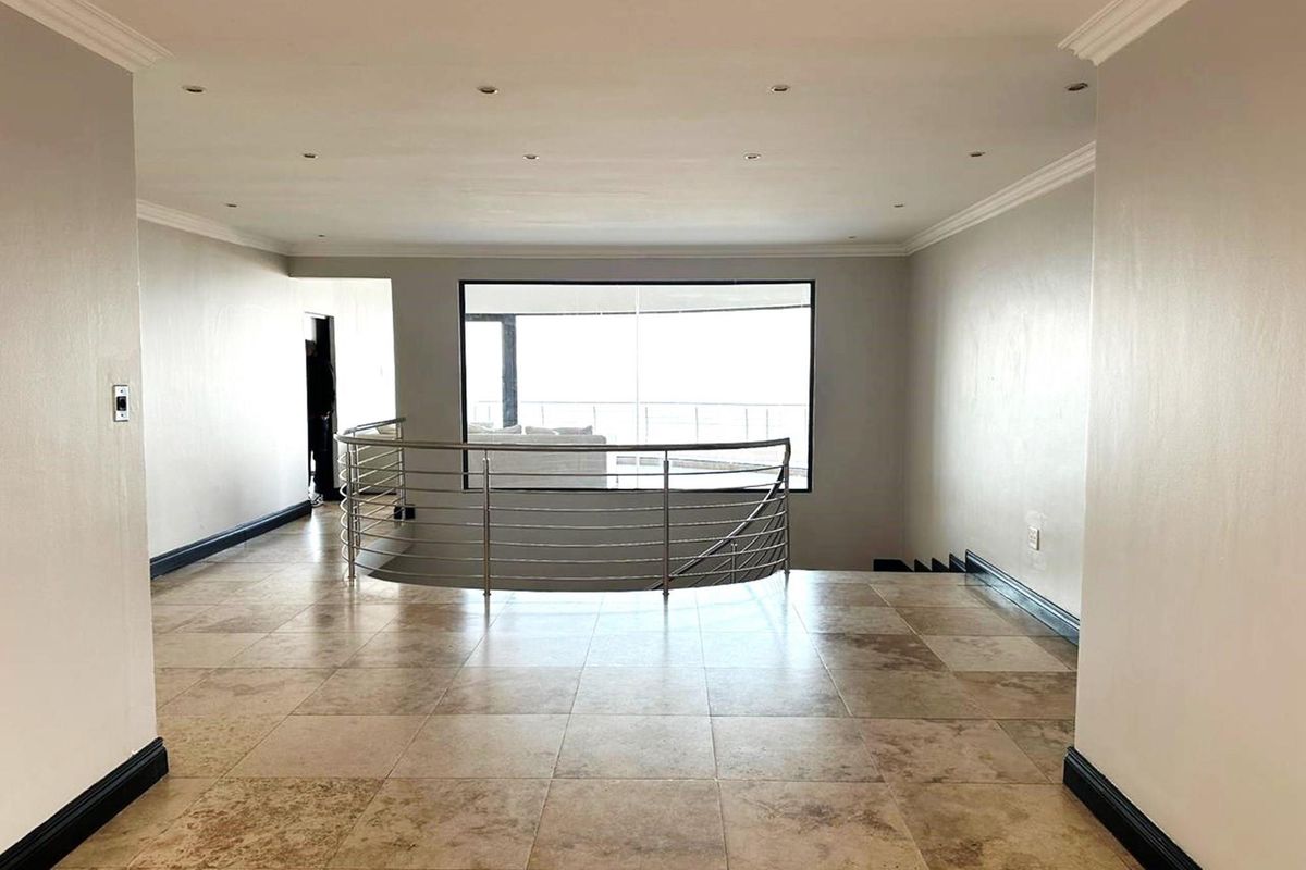 Stunning Modern Living in Ridge Road, La Lucia - Photo 2