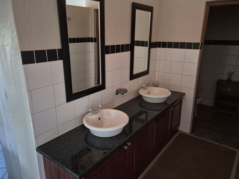 Best Value  Home on the Byde Riverine with Drakensberg Mountain views in Blyde Wildlife Estate. - Photo 9