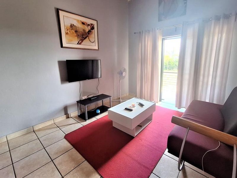 2 bedroom, 2 bathroom Apartment to Rent in Lockwood Ext 29 - Photo 2