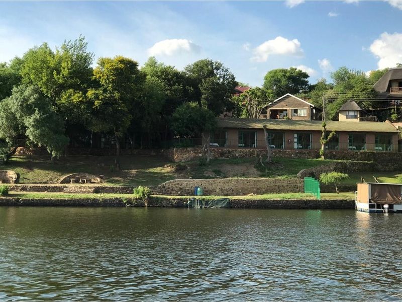 We strive to help you find your dream property. - Photo 4