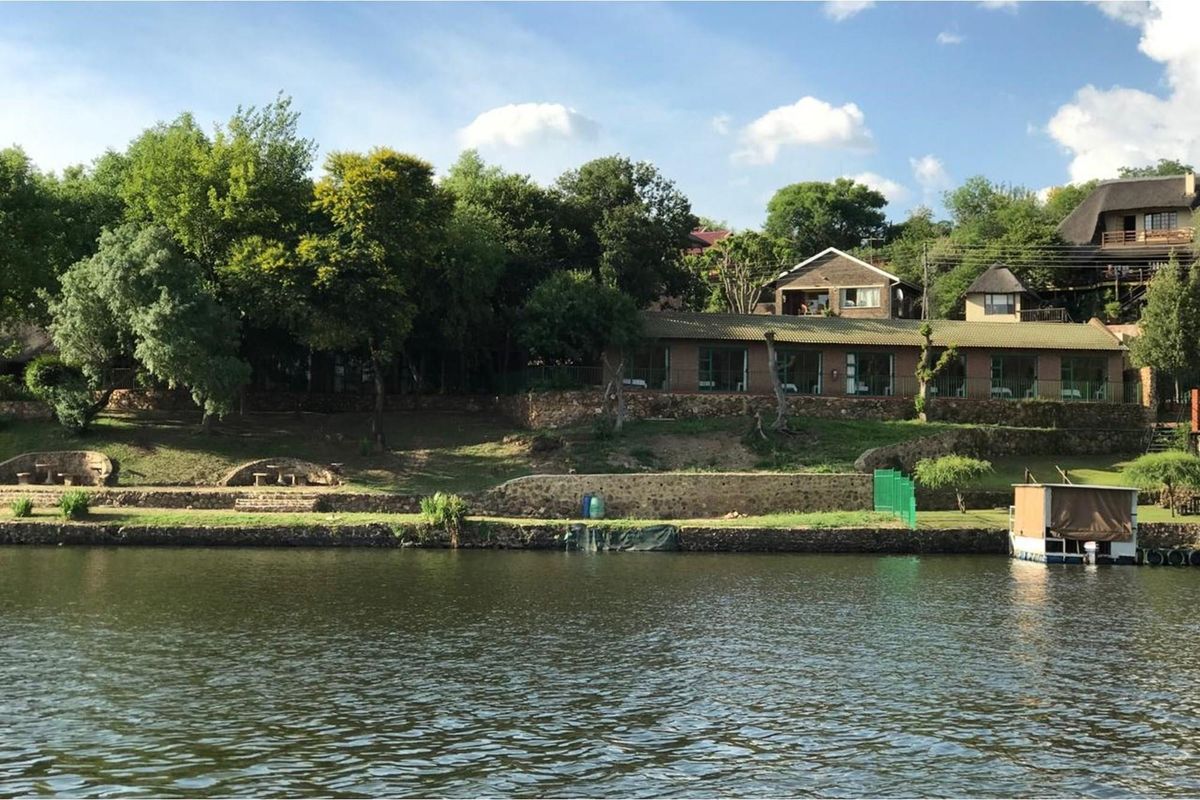 We strive to help you find your dream property. - Photo 4