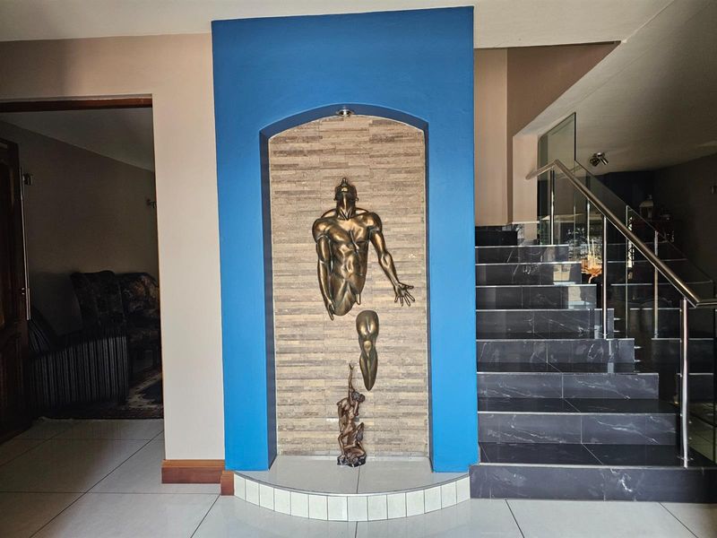 Style and luxury at its best. Elegance, atmosphere and comfort, if you love life start here. - Photo 6