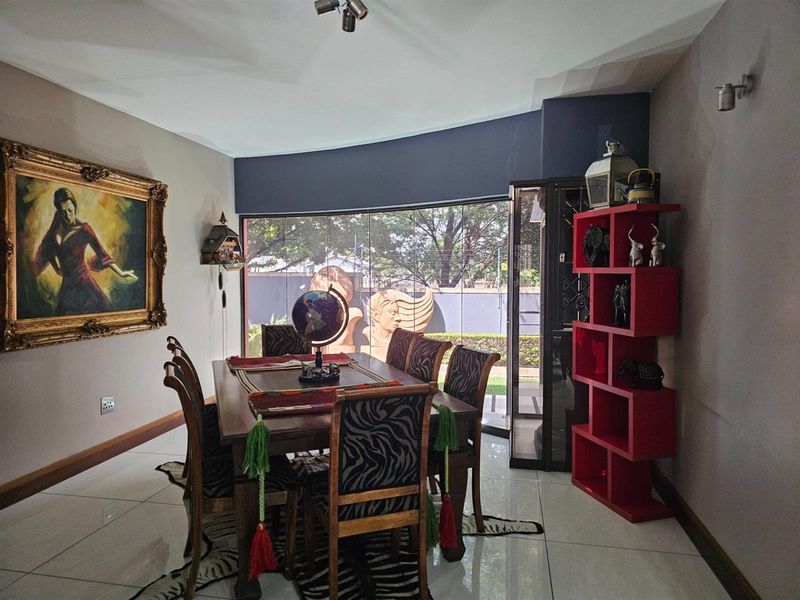 Style and luxury at its best. Elegance, atmosphere and comfort, if you love life start here. - Photo 9