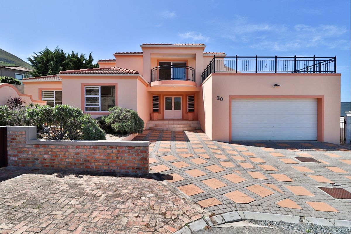 Luxury Living with Sea,Mountain Views  5-Bedroom Family Home in Onrus, Hermanus! - Photo 2