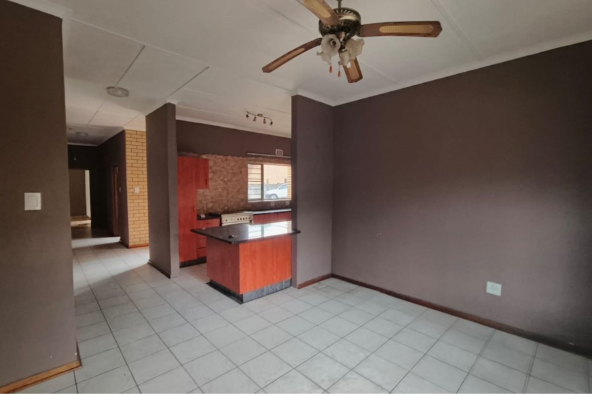 3 BEDROOM HOUSE WITH 2 BEDROOM FLATLET - Photo 3