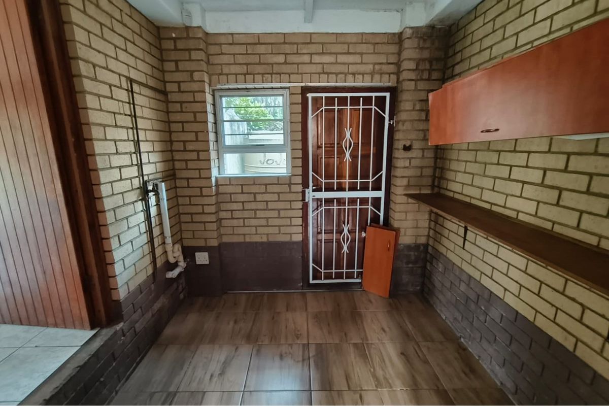 3 BEDROOM HOUSE WITH 2 BEDROOM FLATLET - Photo 4