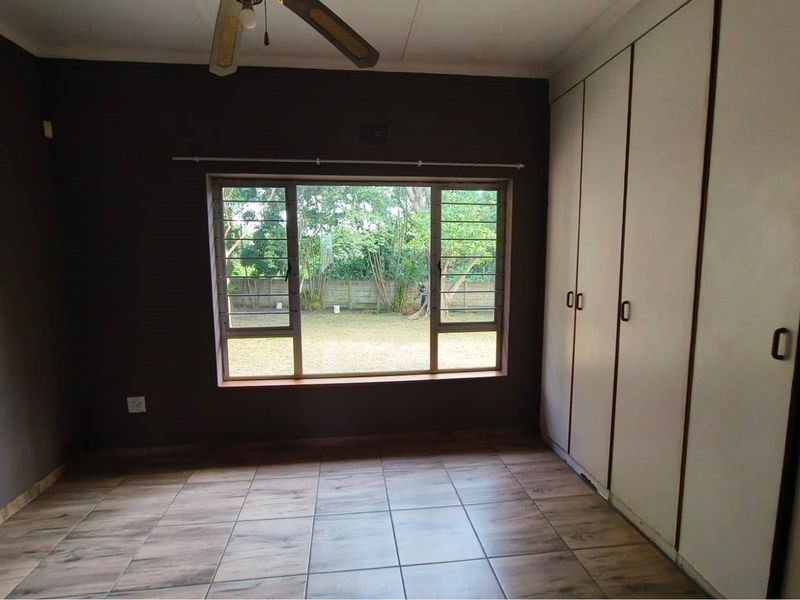 A 2 bedroom flatlet with a spacious 3 bedroomed home. - Photo 10