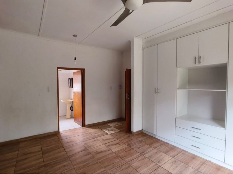 A 2 bedroom flatlet with a spacious 3 bedroomed home. - Photo 7