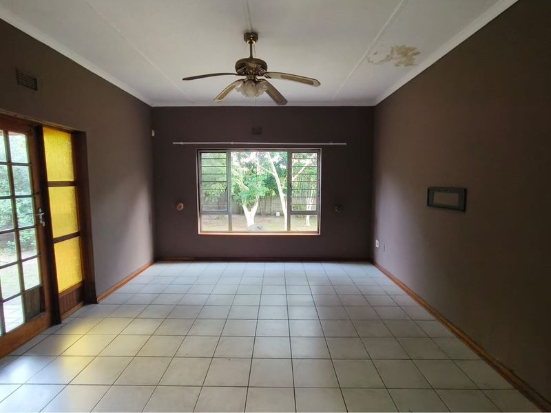 A 2 bedroom flatlet with a spacious 3 bedroomed home. - Photo 2
