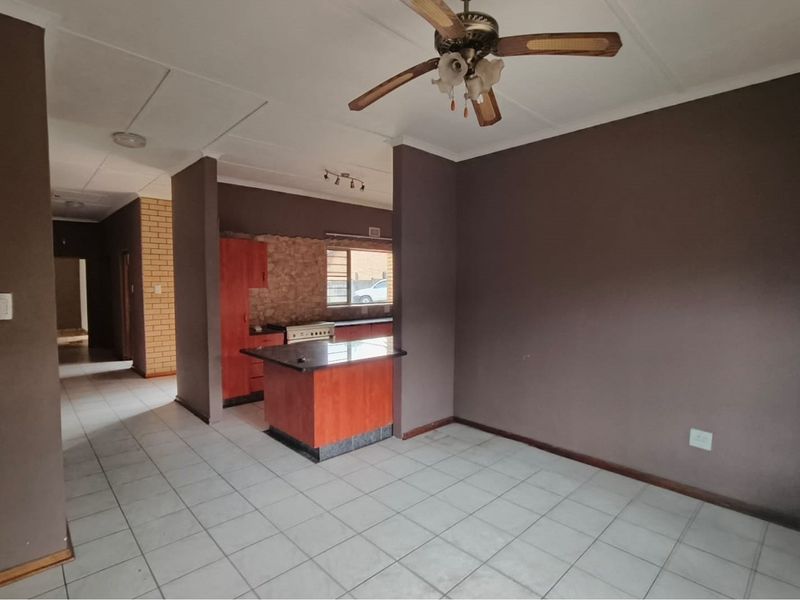 A 2 bedroom flatlet with a spacious 3 bedroomed home. - Photo 5