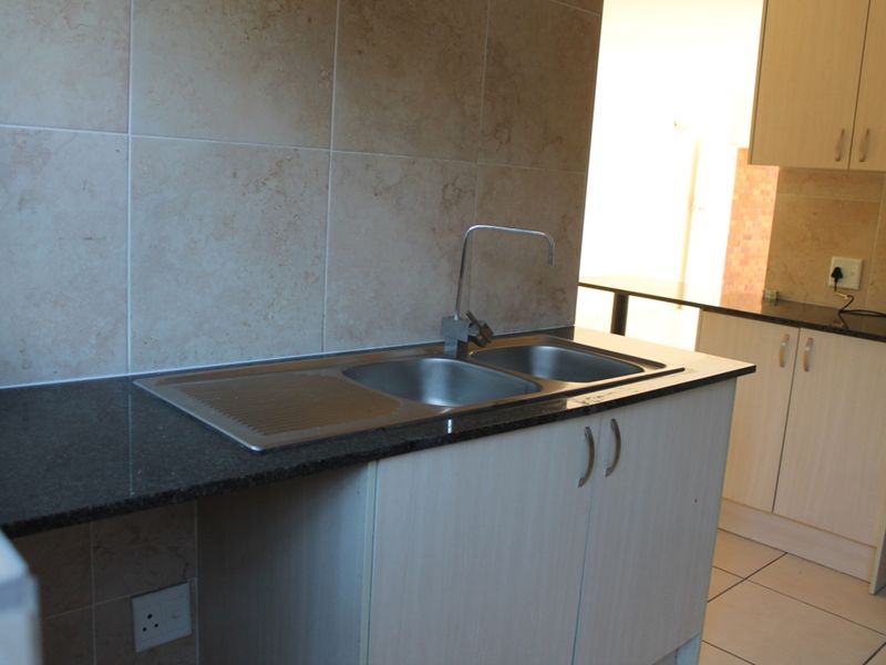 Lovely Three Bedroom Buplex Townhouse - Photo 8