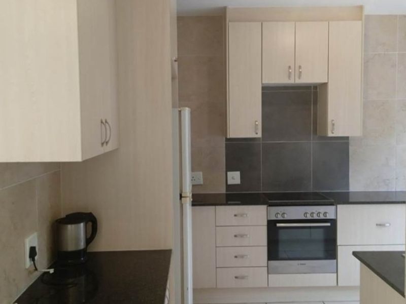 Lovely Three Bedroom Buplex Townhouse - Photo 5