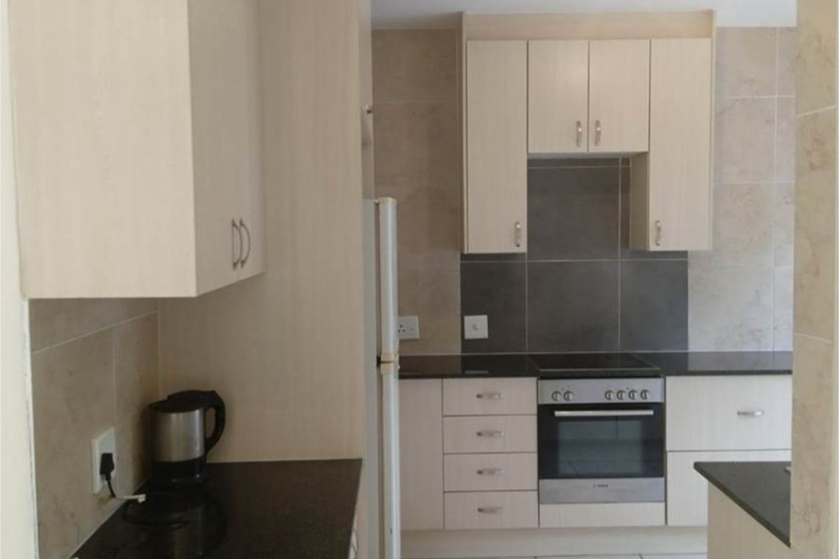 Lovely Three Bedroom Buplex Townhouse - Photo 5