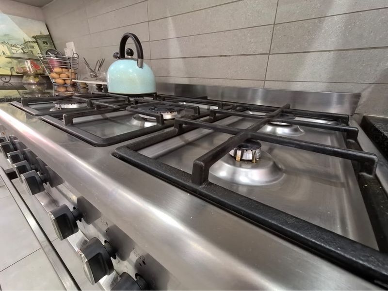 "Modern Openplan 3-Bed Home For Sale" - Photo 8