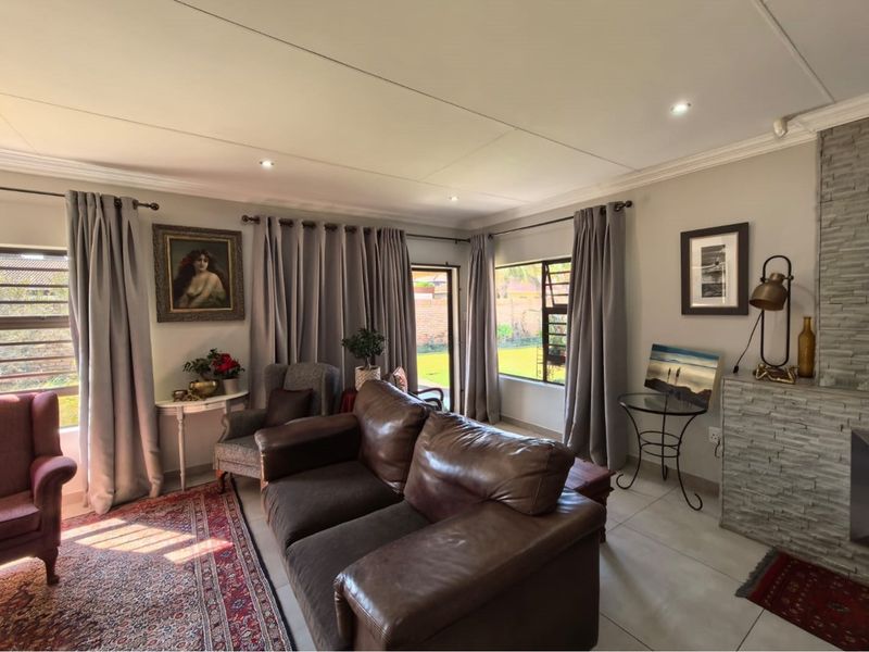 "Modern Openplan 3-Bed Home For Sale" - Photo 3