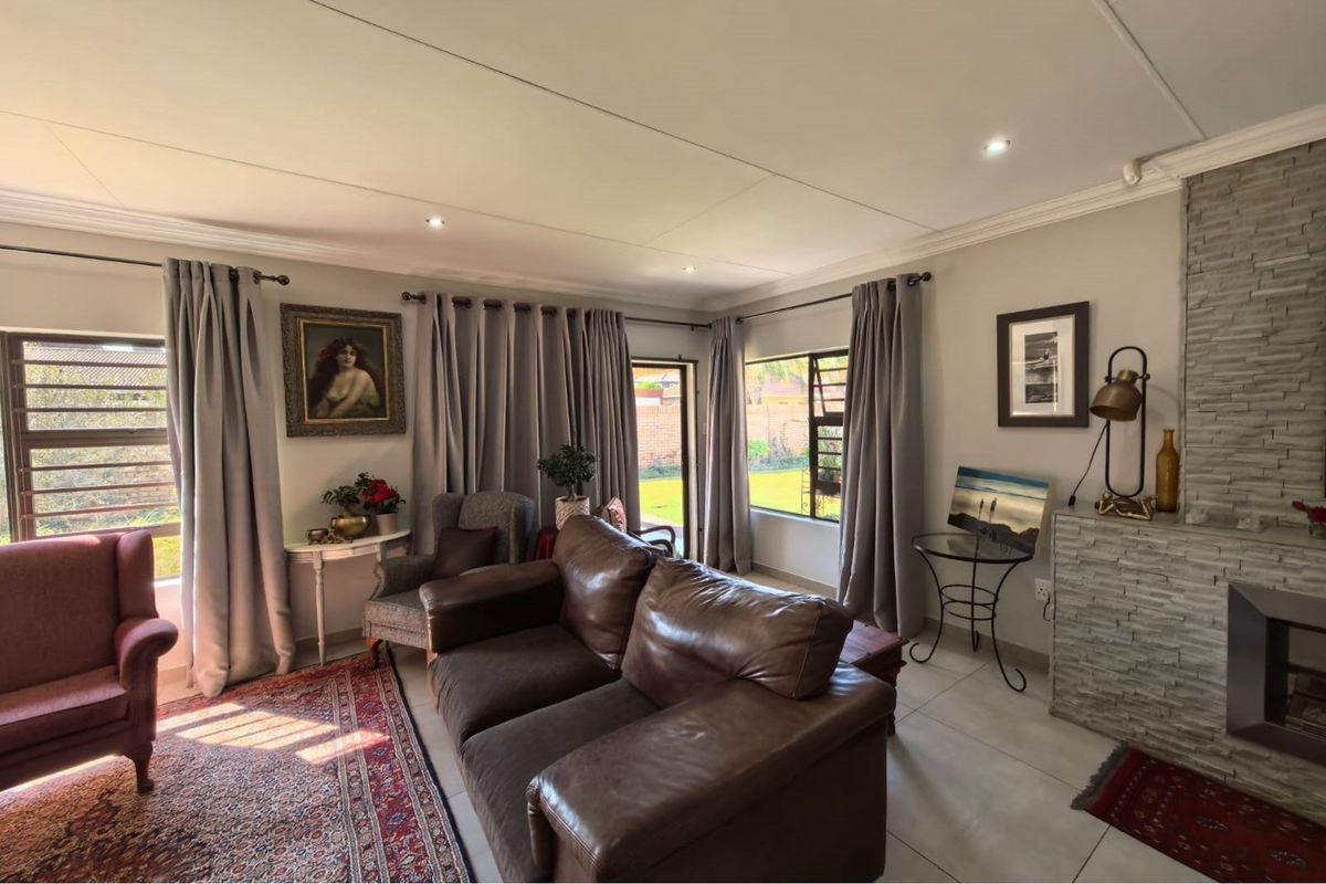 "Modern Openplan 3-Bed Home For Sale" - Photo 3