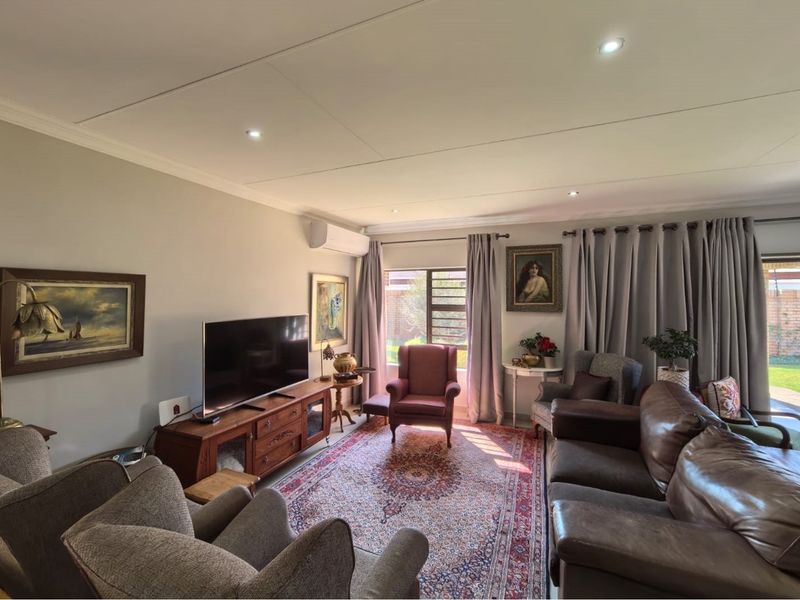 "Modern Openplan 3-Bed Home For Sale" - Photo 4