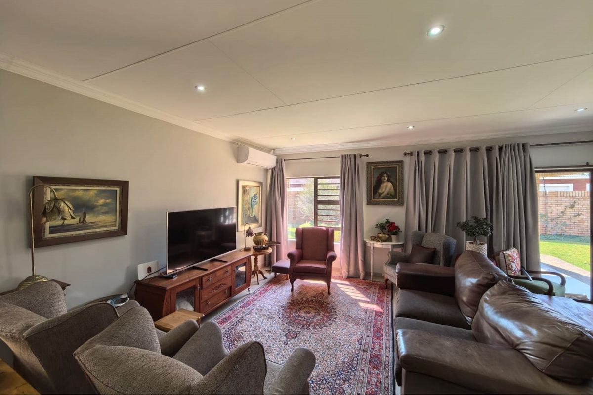 "Modern Openplan 3-Bed Home For Sale" - Photo 4