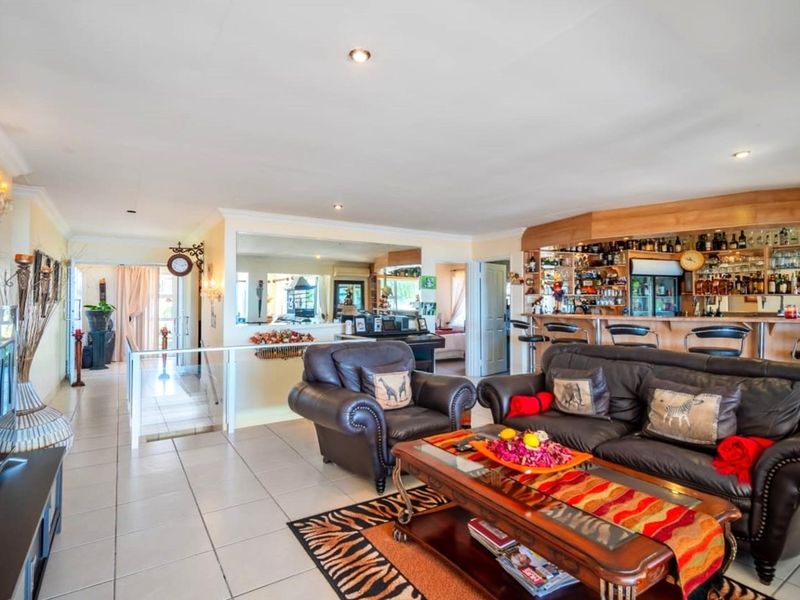Exclusive Luxury Double-Storey Home with Panoramic Sea Views in Wavecrest, Jeffreys Bay - Photo 10