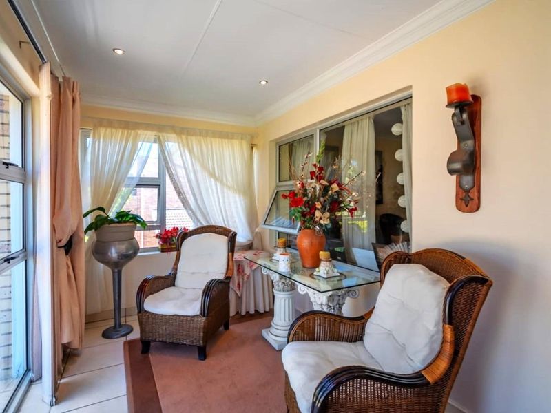 Exclusive Luxury Double-Storey Home with Panoramic Sea Views in Wavecrest, Jeffreys Bay - Photo 7