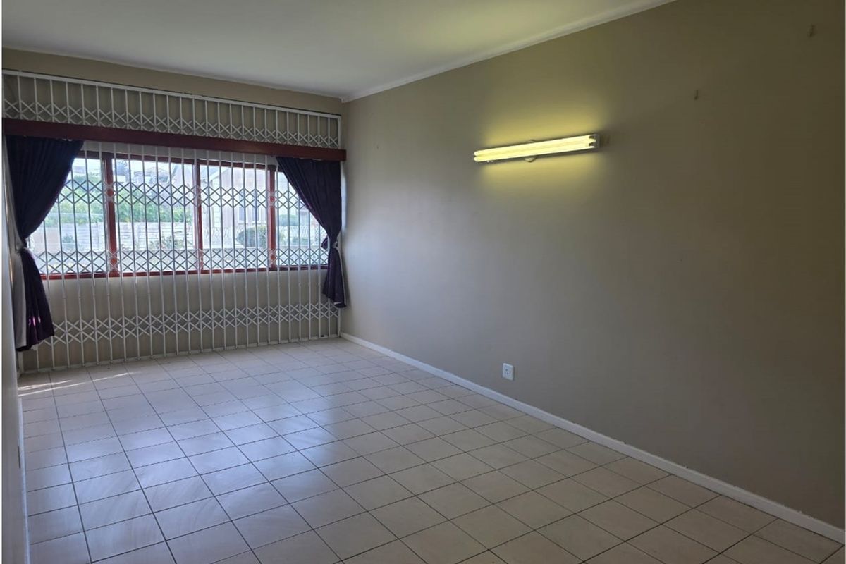 Ground-floor 3-bed apartment with closets, separate kitchen, veranda, and full burglar bars. - Photo 3