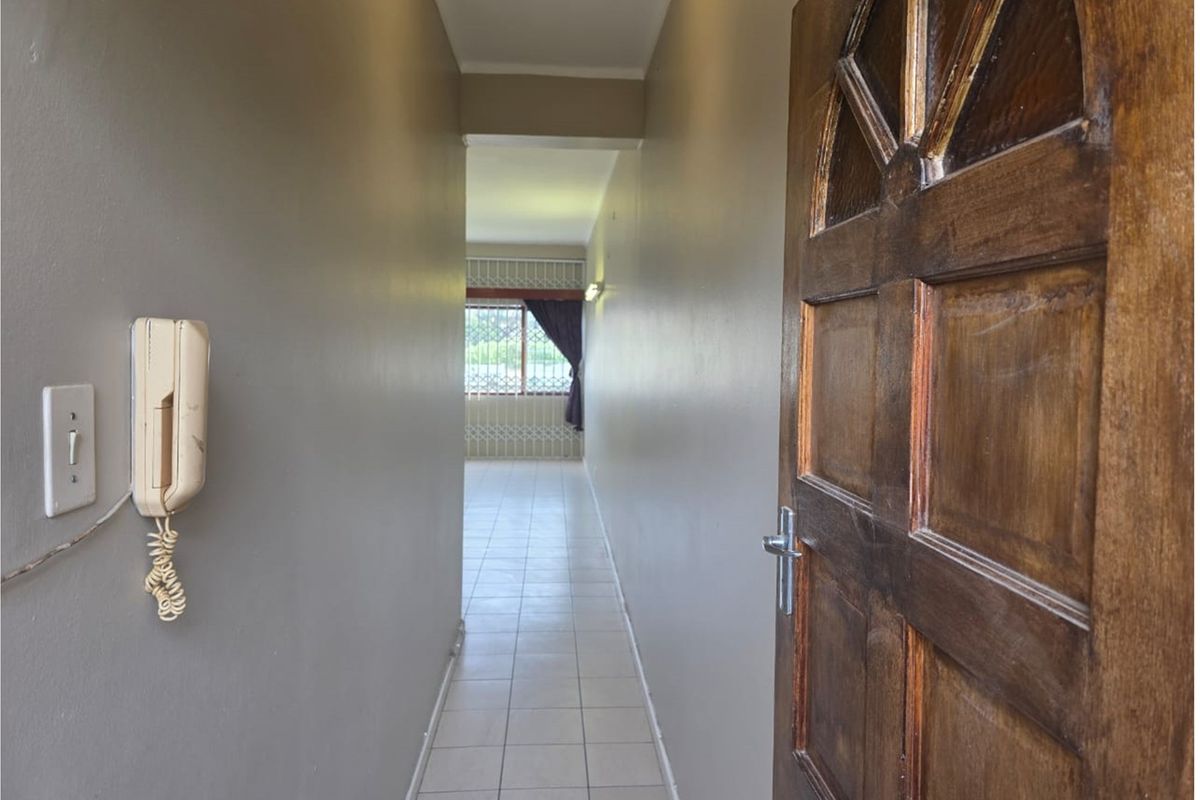 Ground-floor 3-bed apartment with closets, separate kitchen, veranda, and full burglar bars. - Photo 5