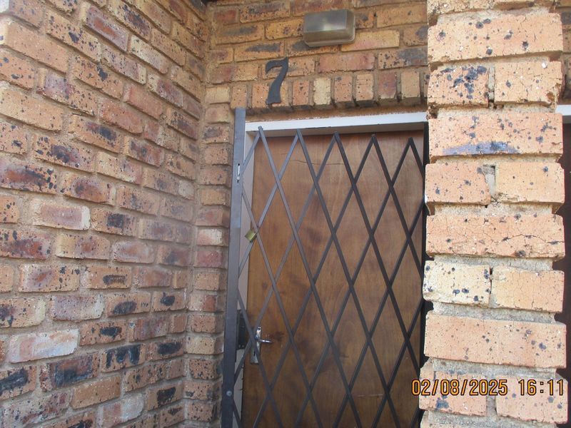 "2-Bed Apartment for Sale in Chloorkop" - Photo 2