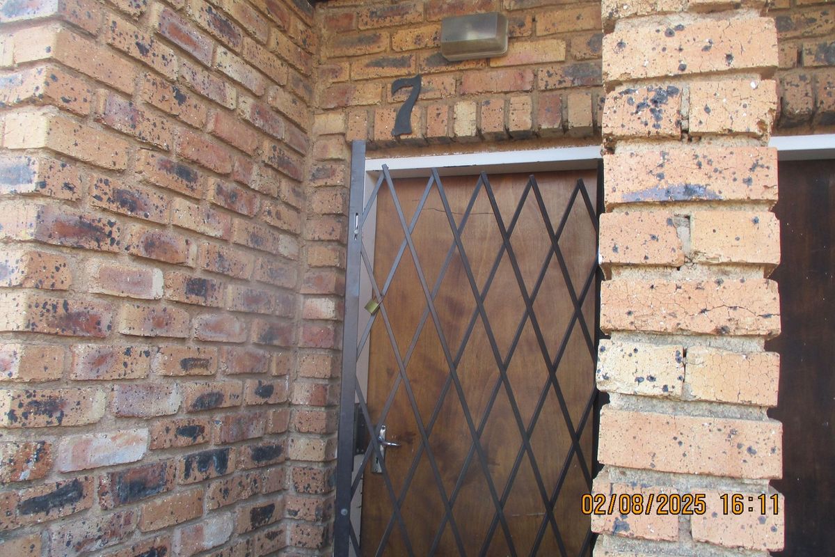 "2-Bed Apartment for Sale in Chloorkop" - Photo 2