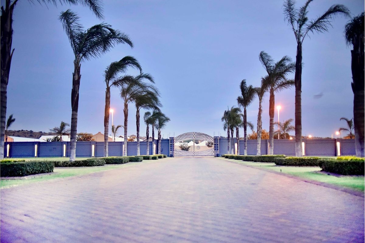 Exceptional house for sale in Wilkoppies! - Photo 4