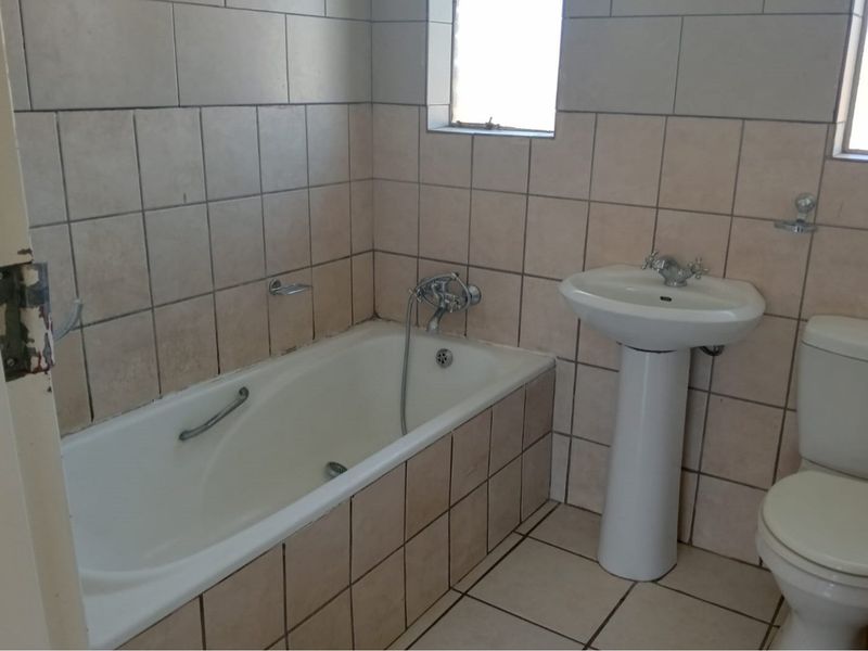 2-Bedroom Apartment For Sale IN Meredale - Photo 10