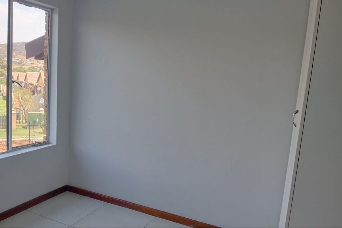 2-Bedroom Apartment For Sale IN Meredale - Photo 4