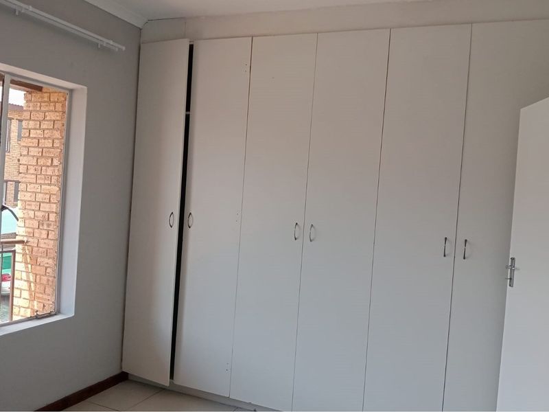 2-Bedroom Apartment For Sale IN Meredale - Photo 7
