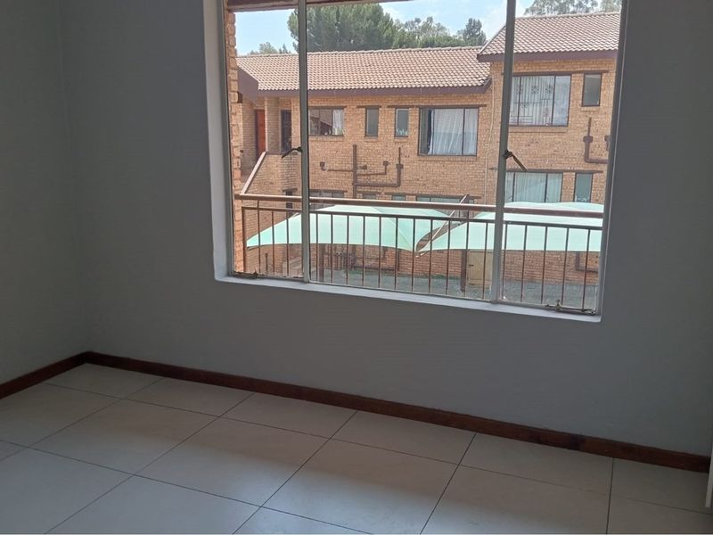 2-Bedroom Apartment For Sale IN Meredale - Photo 8