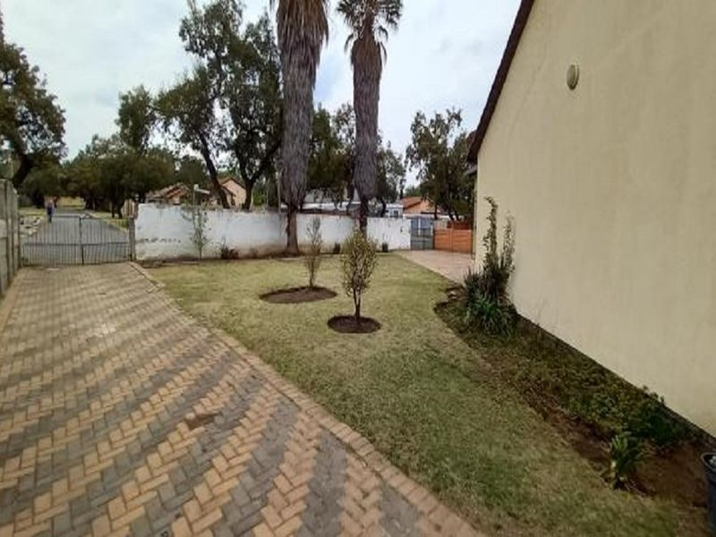 "Charming 4-Bed Dream Home in Mayberry Park" - Photo 3