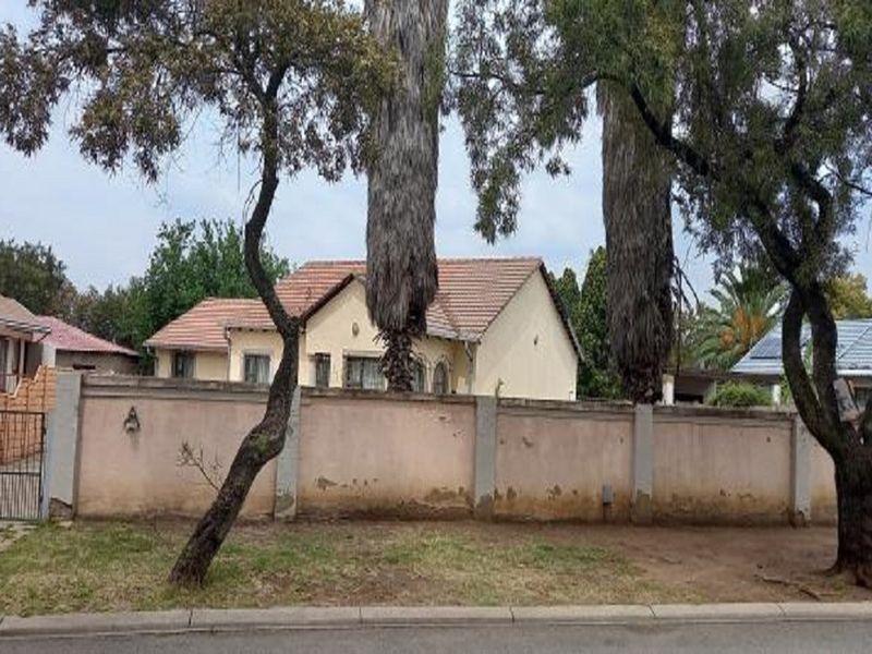 "Charming 4-Bed Dream Home in Mayberry Park" - Photo 5