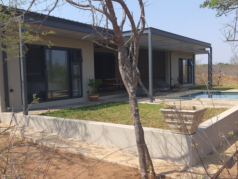 Luxurious  3 bedroom Home in sought after Zandspruit Bush and  Aero Estate bordering Hoedspruit Town - Photo 2