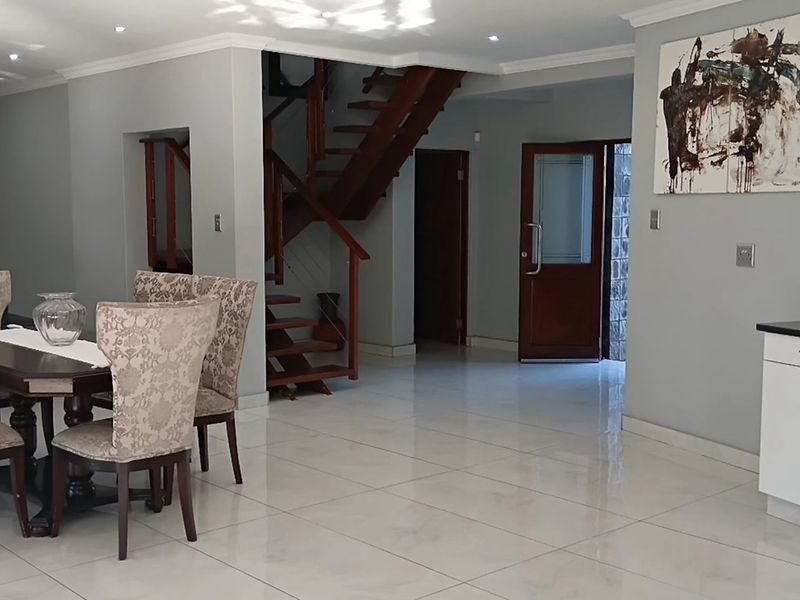 "Luxurious Coastal Home in Mzingazi Golf Estate" - Photo 6