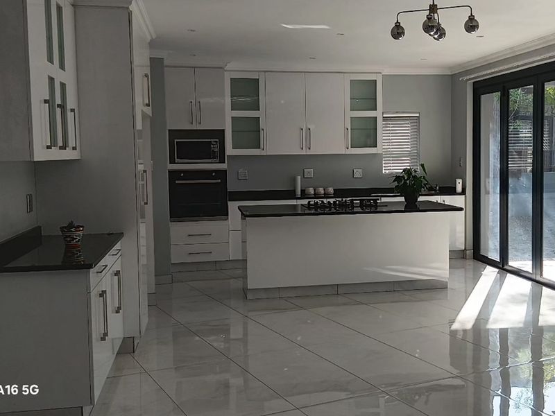 "Luxurious Coastal Home in Mzingazi Golf Estate" - Photo 5