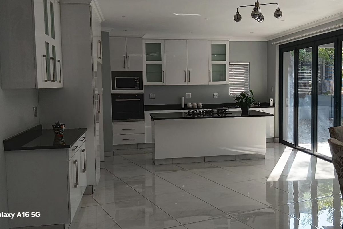 "Luxurious Coastal Home in Mzingazi Golf Estate" - Photo 5