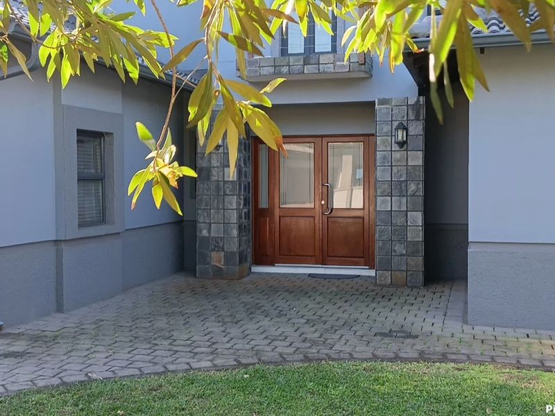 "Luxurious Coastal Home in Mzingazi Golf Estate" - Photo 3