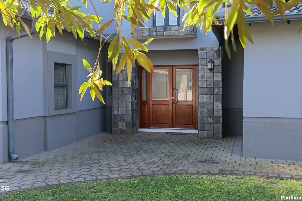 "Luxurious Coastal Home in Mzingazi Golf Estate" - Photo 3
