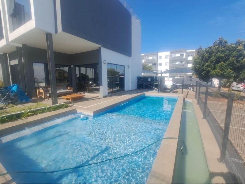 "Stylish 3 Bedroom Duplex in Carlswald" - Photo 2