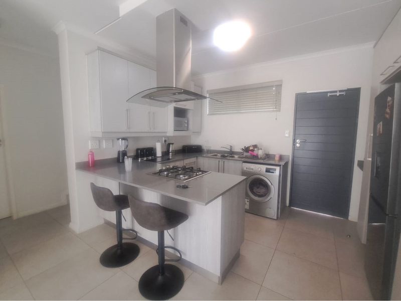 "Stylish 3 Bedroom Duplex in Carlswald" - Photo 5